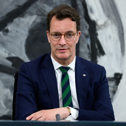 Hendrik Wüst (CDU), Ministerpräsident von Nordrhein-Westfalen, gewinnt bei den Bürgerinnen und Bürgern weiter an Zustimmung.