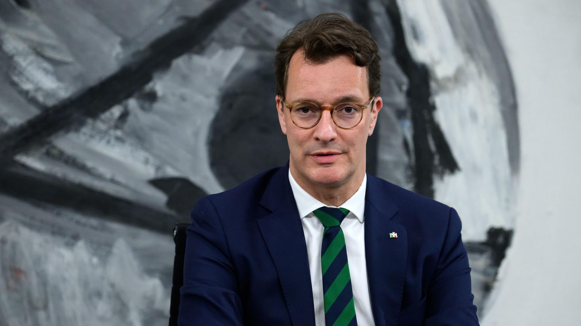 Hendrik Wüst (CDU), Ministerpräsident von Nordrhein-Westfalen, gewinnt bei den Bürgerinnen und Bürgern weiter an Zustimmung.
