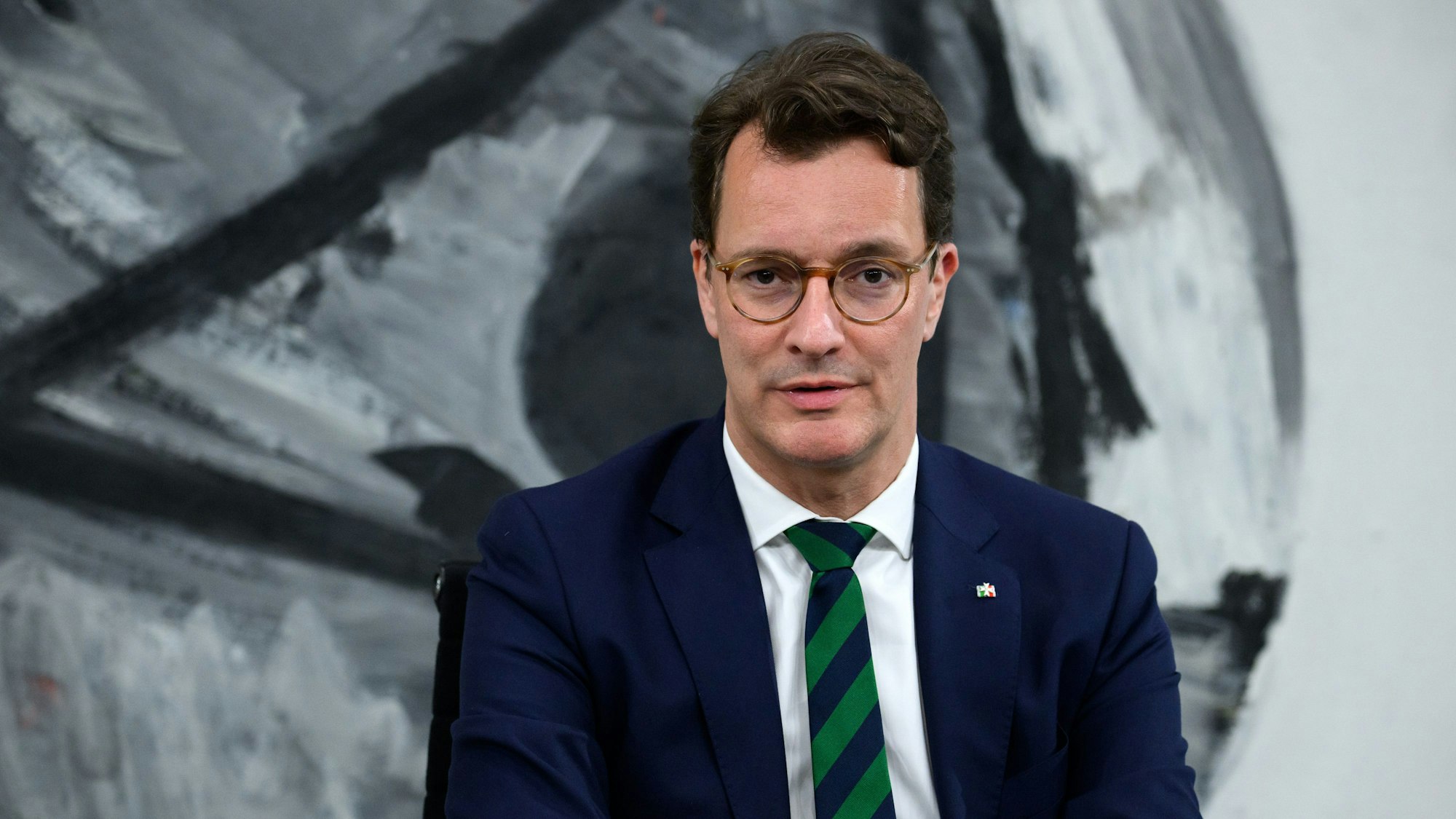 Hendrik Wüst (CDU), Ministerpräsident von Nordrhein-Westfalen, gewinnt bei den Bürgerinnen und Bürgern weiter an Zustimmung.