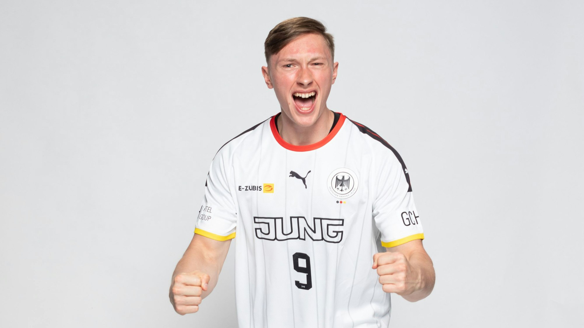 Zu sehen ist ein Handball-Spieler.