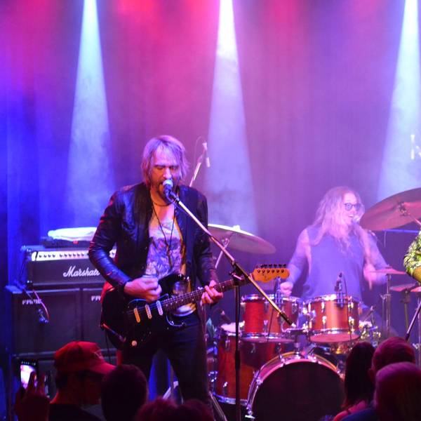 Drei Musiker bei einem Konzert im Zülpicher Live-Proberaum.