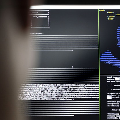 Wissenschaftler trainieren im Raum 'Cyber Range' im Cybersicherheitszentrum 'Athene' in Darmstadt, wie eingeschleuste Erpresser-Programme ('Ransomware') unschädlich gemacht werden können.