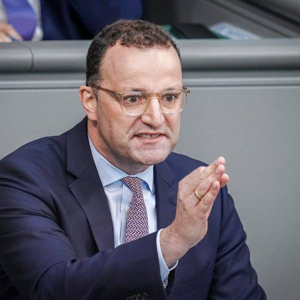 Jens Spahn, Bundestagsabgeordneter, spricht im Bundestag.