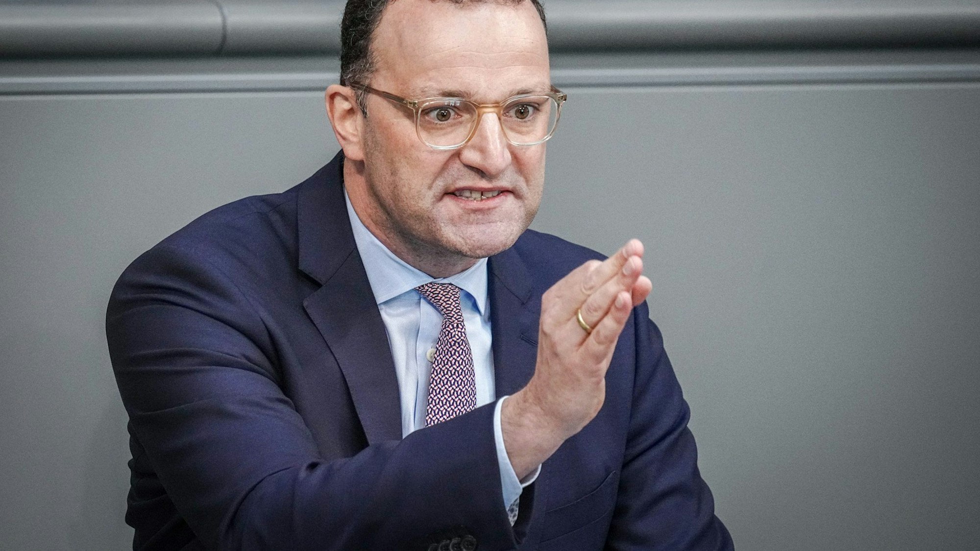 Berlin: Jens Spahn (CDU), Bundestagsabgeordneter, spricht bei einer Sitzung des Bundestags