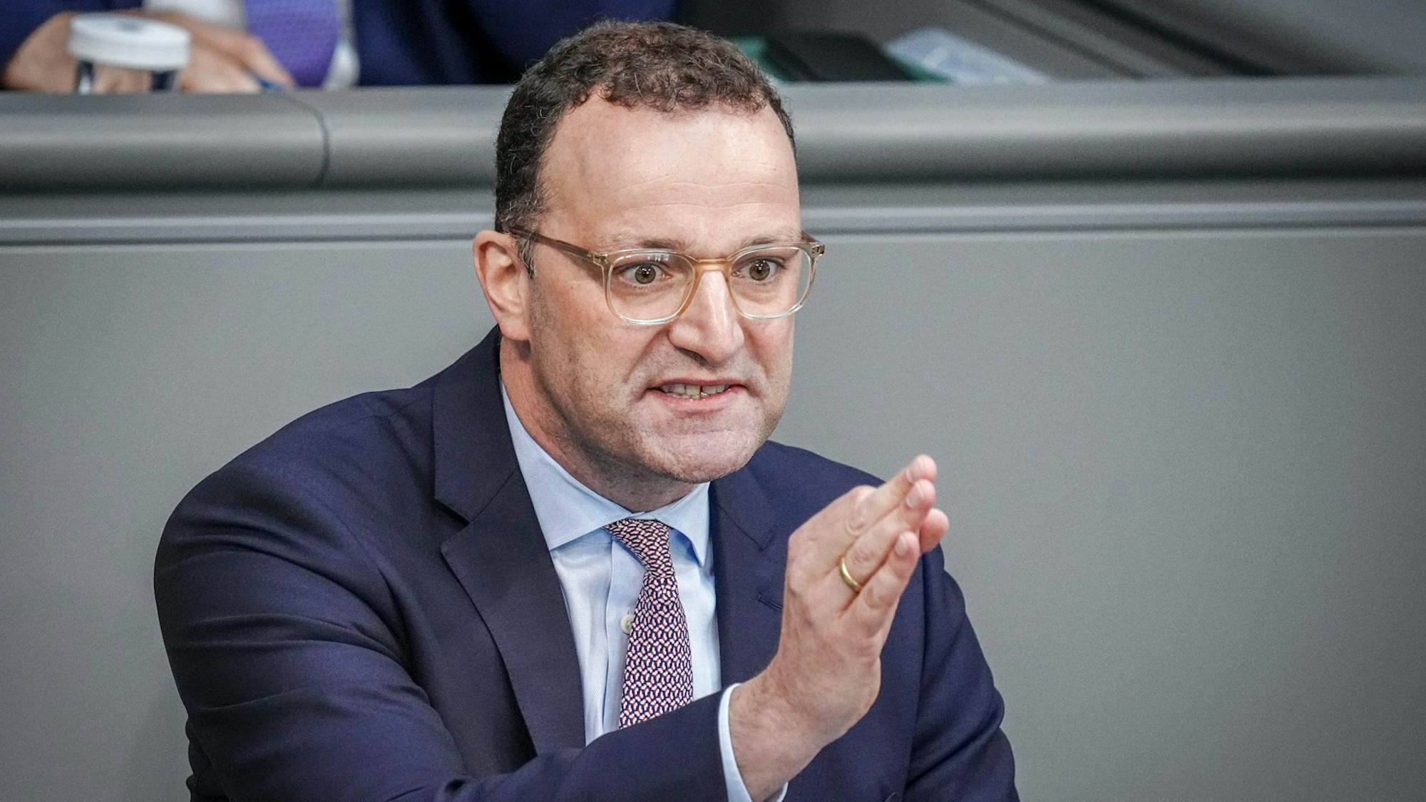 Jens Spahn, Bundestagsabgeordneter, spricht im Bundestag.