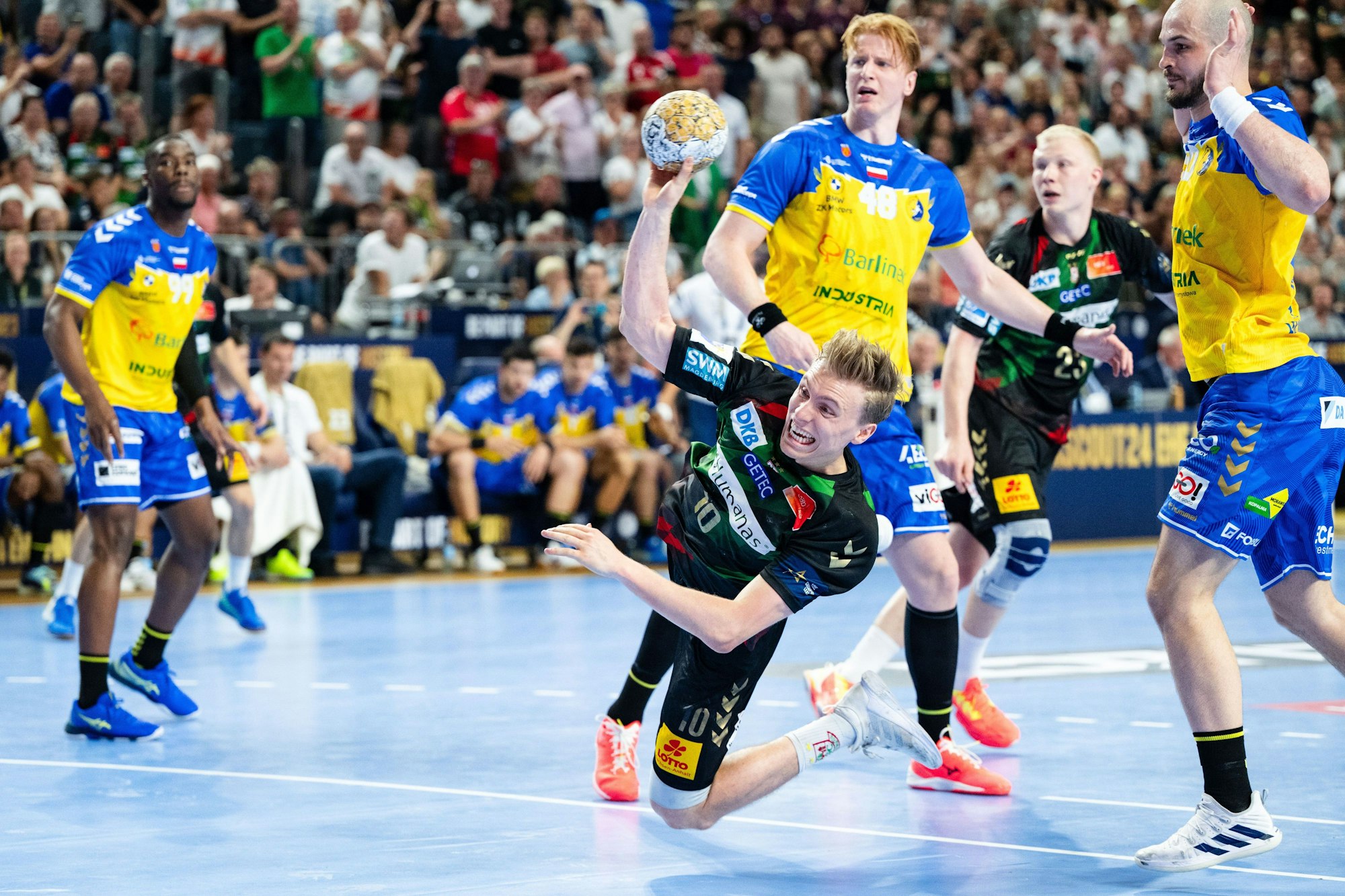 Magdeburgs Gisli Thorgeir Kristjansson (M) wirft aufs Tor. Foto: Marius Becker/dpa +++ dpa-Bildfunk +++