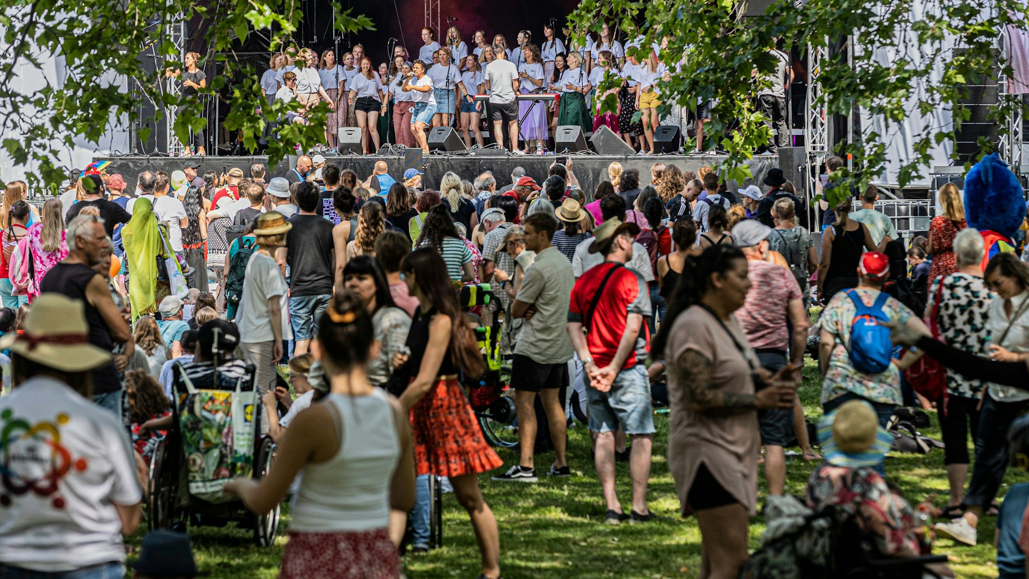 Viel Andrang herrschte vor der Bühne beim inklusiven „Tag der Begegnung“ des LVR in Köln-Deutz.
