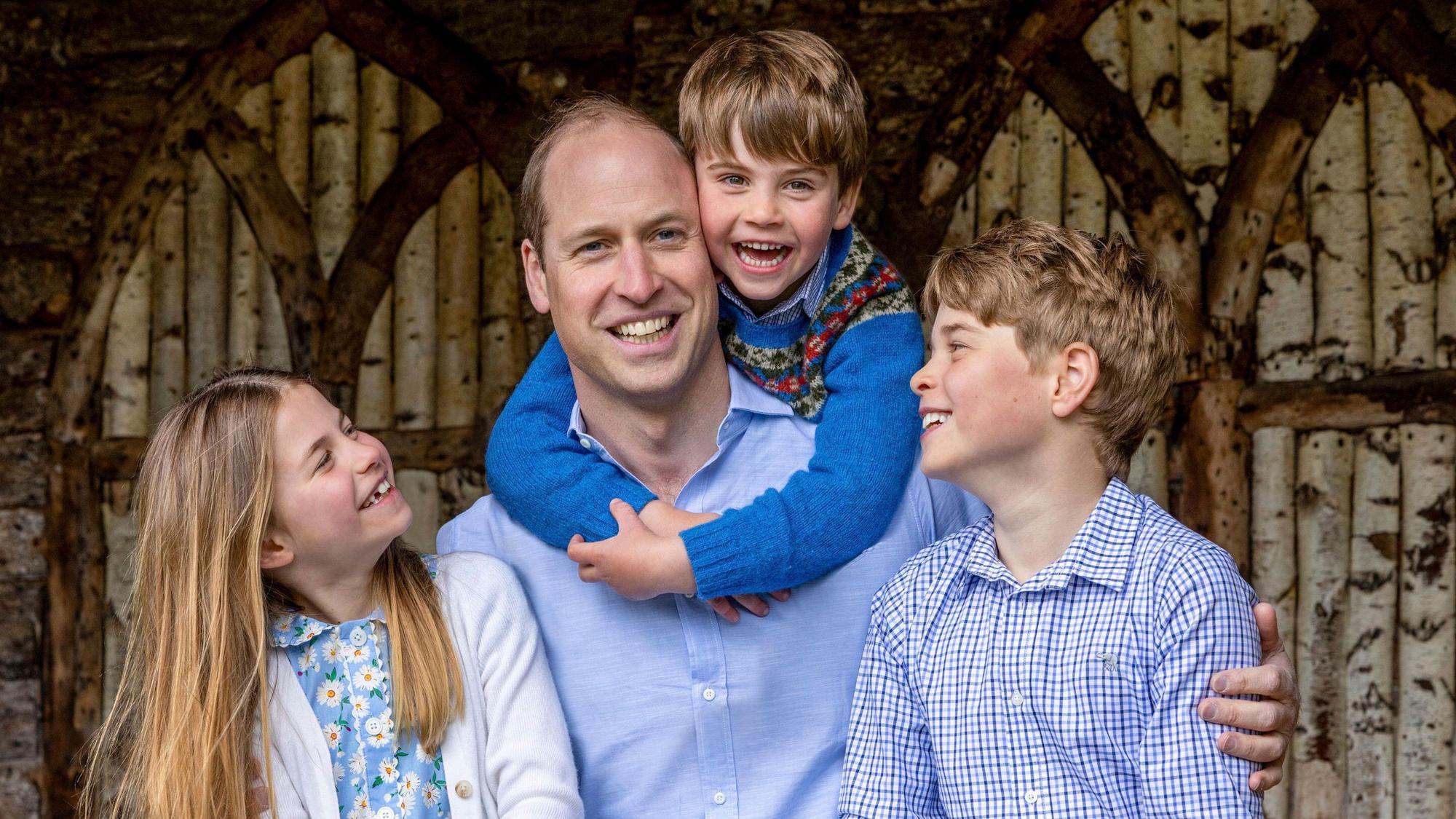 Prinz William mit seinen Kindern Prinzessin Charlotte, Prinz Louis und Prinz George.