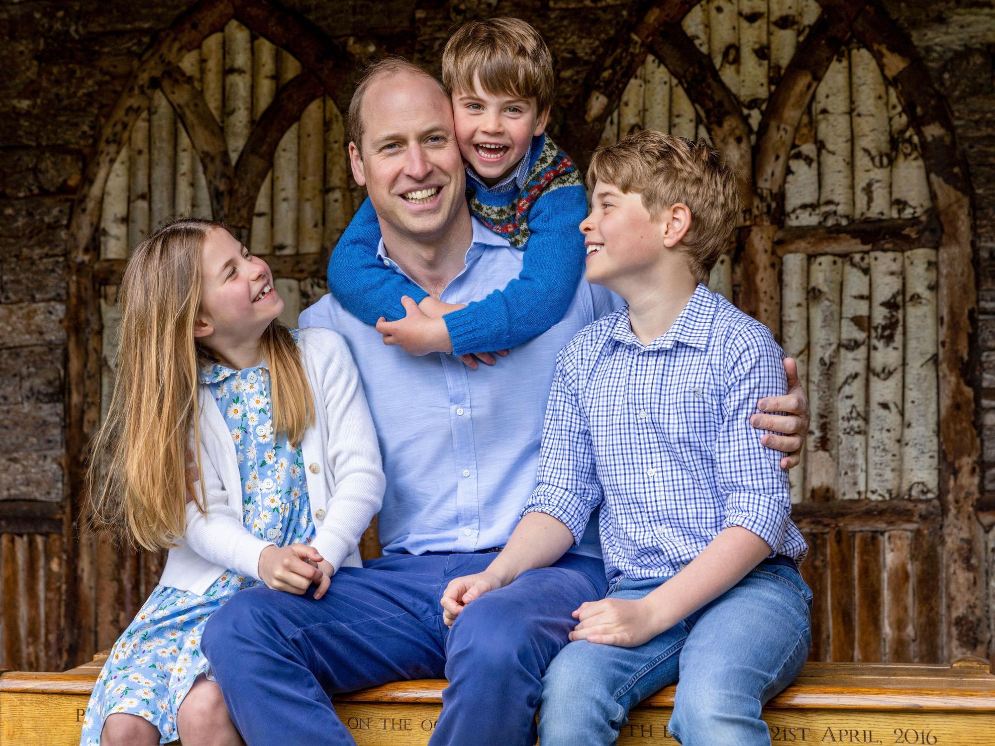 Prinz William mit seinen Kindern Prinzessin Charlotte (l-r), Prinz Louis und Prinz George.