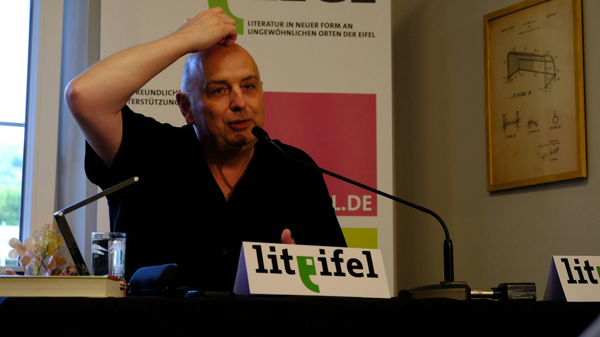 Der Kabarettist und Autor Frank Goosen bei einer Lesung in Nierfeld.