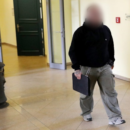 Der mutmaßliche Unterstützer der NSU, André E., kommt am 22.05.2017 zu einem Prozess ins Amtsgericht Zwickau.