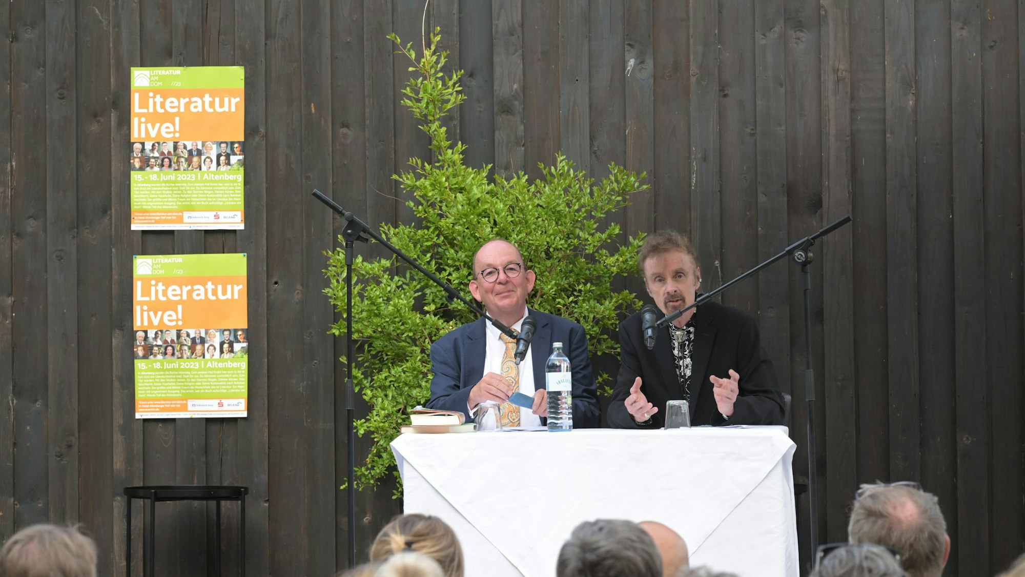 Denis Scheck und T. C: Boyle sitzen auf der Bühne.