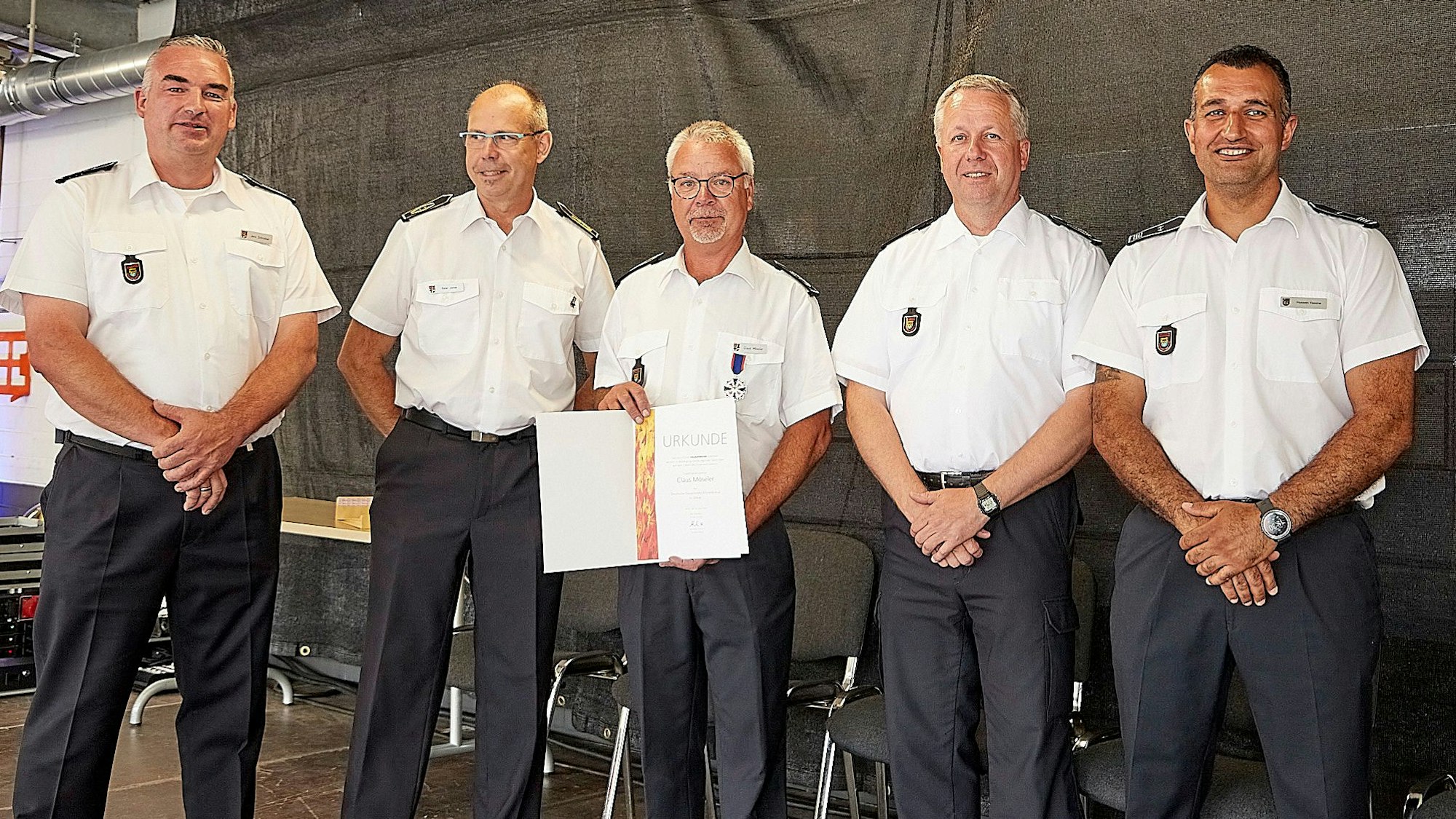 Jens Schreiber (v.l.), Peter Jonas, Claus Möseler, Thomas Wolff, Hussein Yassine haben sich zu einem Foto aufgestellt.