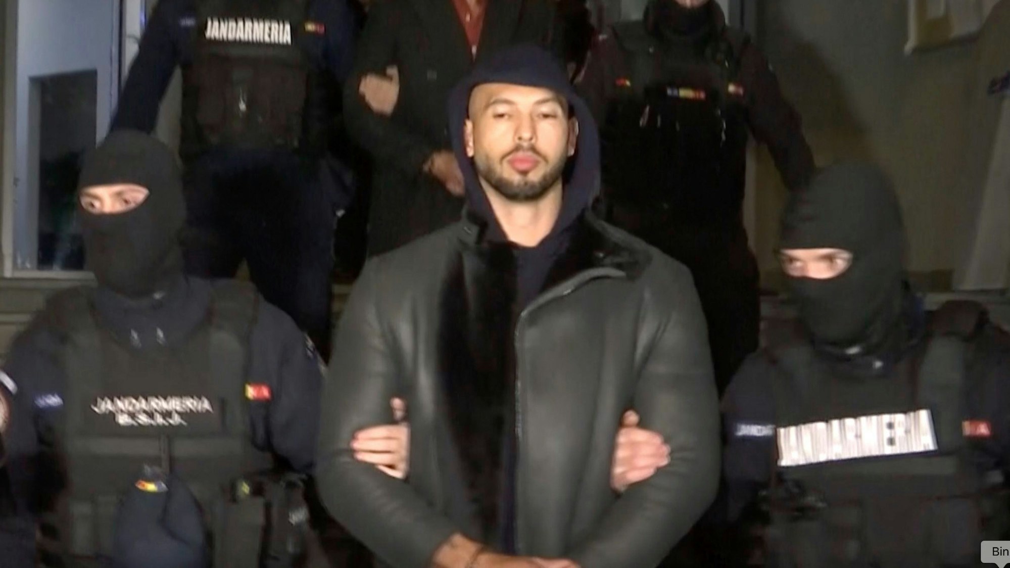 Andrew Tate bei seiner Festnahme durch die rumänische Polizei im Jahr 2022.