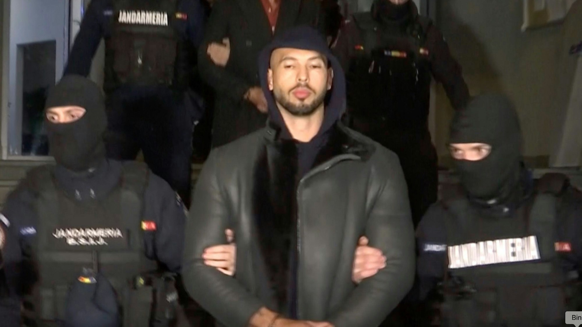 Andrew Tate bei seiner Festnahme durch die rumänische Polizei im Jahr 2022.