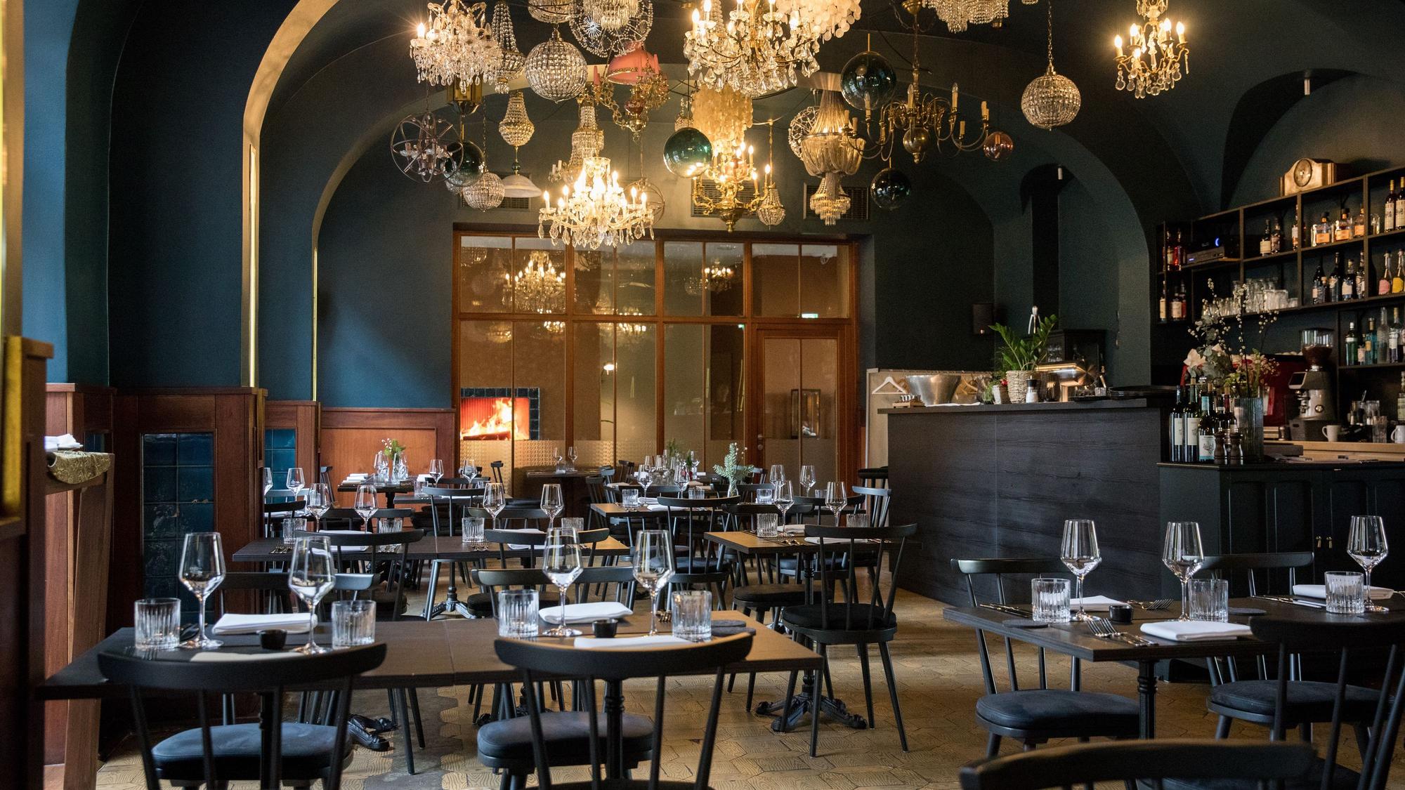 Der Lichtergarten im Innenraum des Restaurants „Augustin“ im Kölner Kunibertsviertel.
