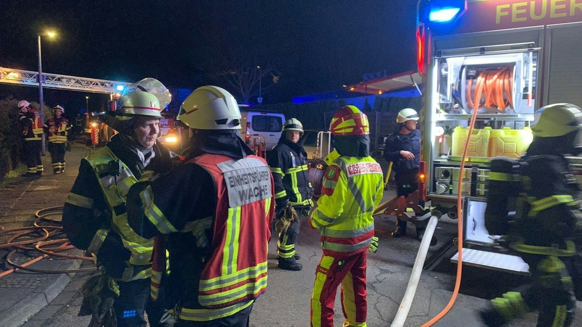 Die Feuerwehr Erftstadt bei einem Einsatz.