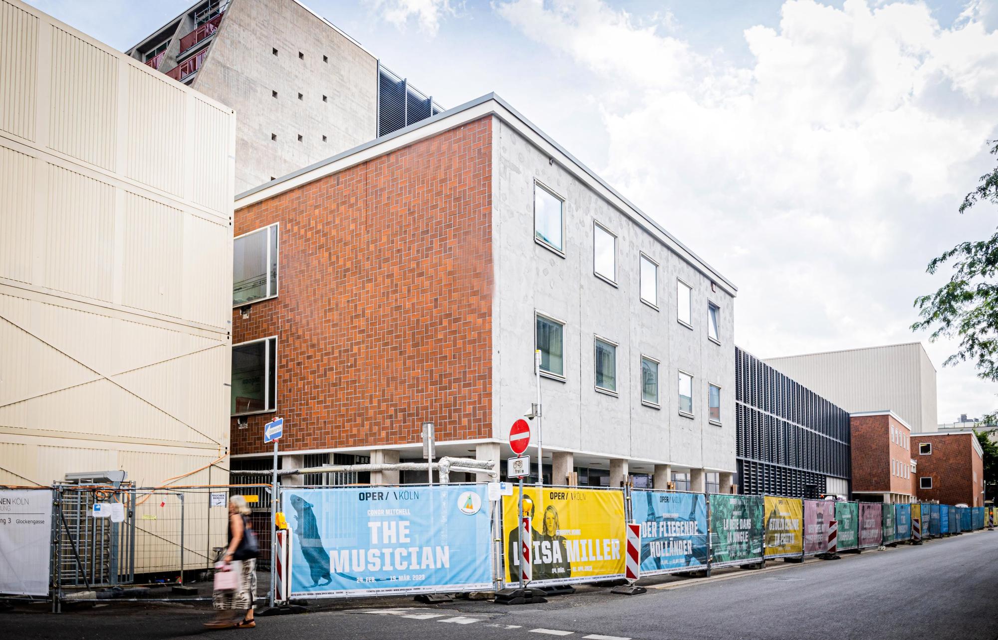 Der Blick auf die Oper mit ihren umliegenden Bauten.