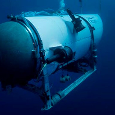 Dieses von „OceanGate“ zur Verfügung gestellte Foto zeigt das Mini-U-Boot „Titan“. In der Nähe des „Titanic“-Wracks im Atlantik suchen Rettungskräfte nach fünf Vermissten in dem verschollenen U-Boot.