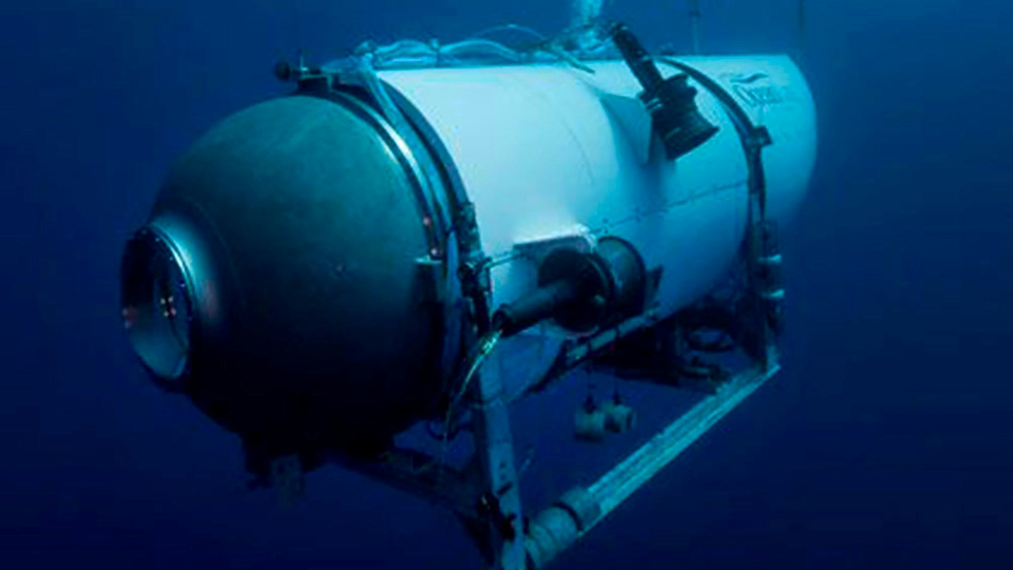 Dieses von „OceanGate“ zur Verfügung gestellte Foto zeigt das Mini-U-Boot „Titan“. In der Nähe des „Titanic“-Wracks im Atlantik suchen Rettungskräfte nach fünf Vermissten in dem verschollenen U-Boot.