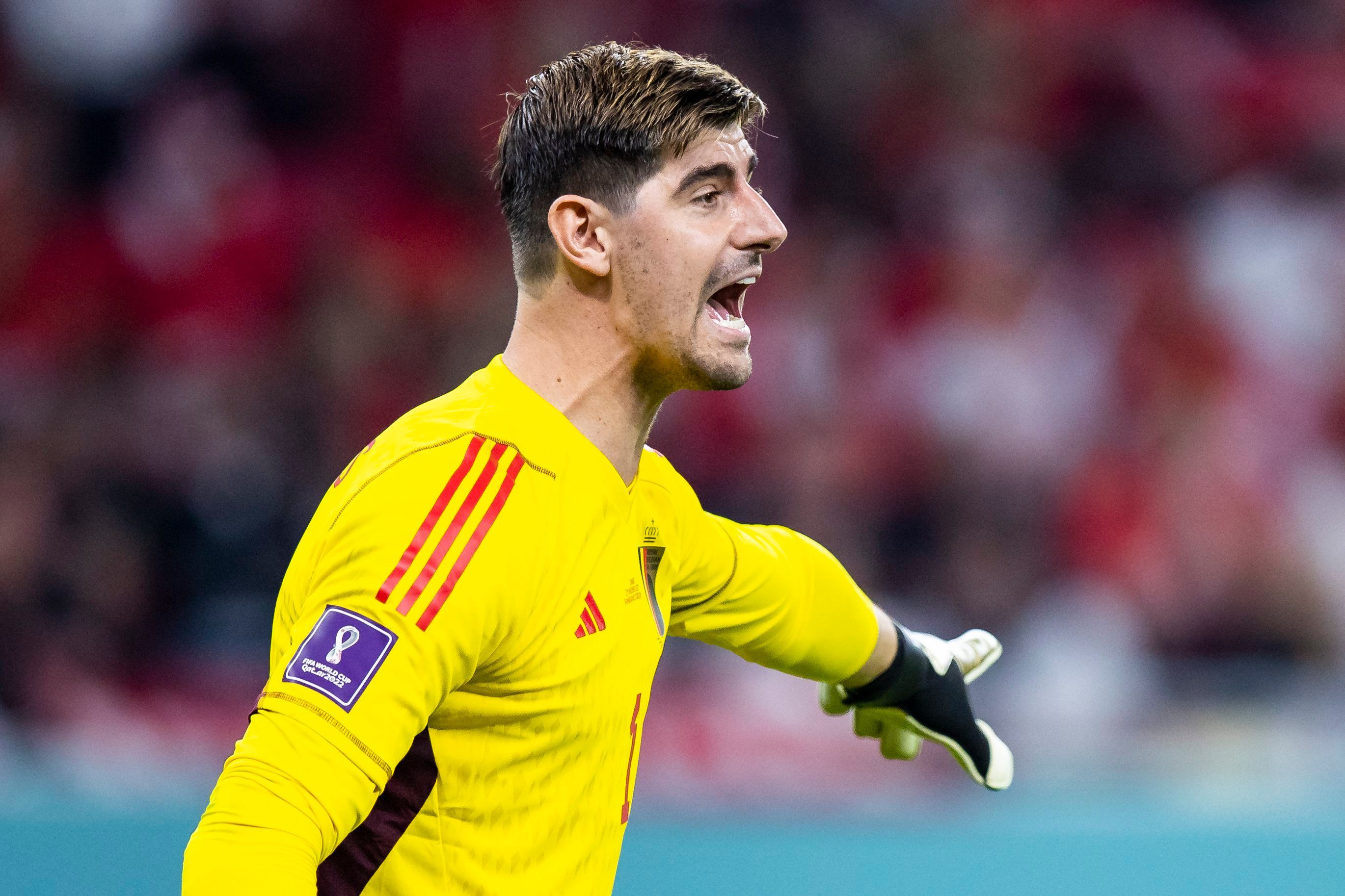 Belgiens Torwart Thibaut Courtois reagiert im Spiel.