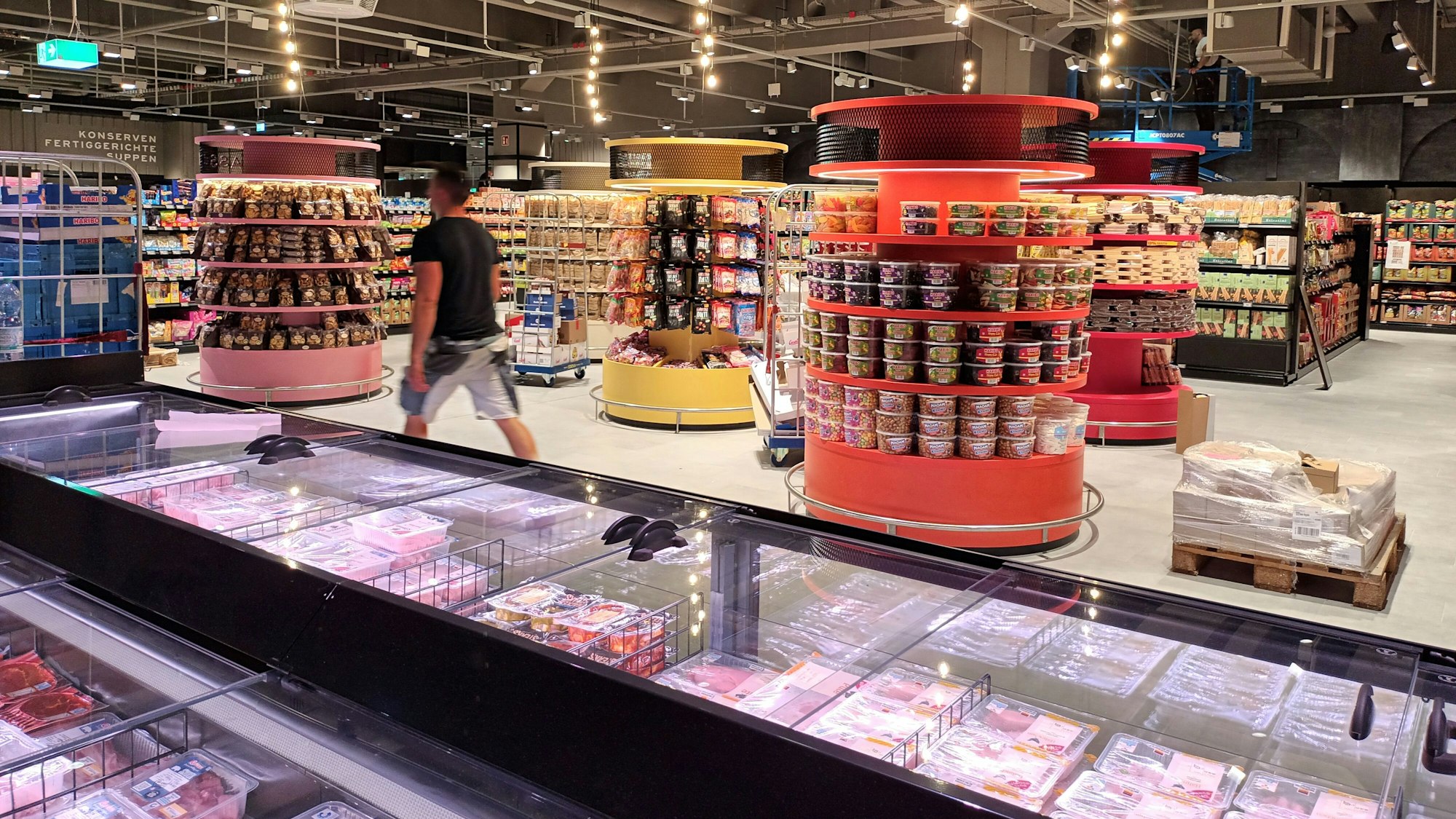 Süßigkeiten-Rondelle im neuen Edeka Sankt Augustin.