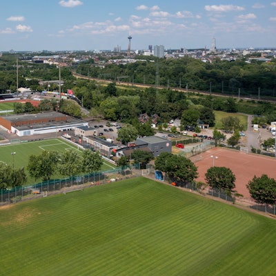 Der Jean-Löring-Sportpark in Zollstock aus der Luft fotografiert