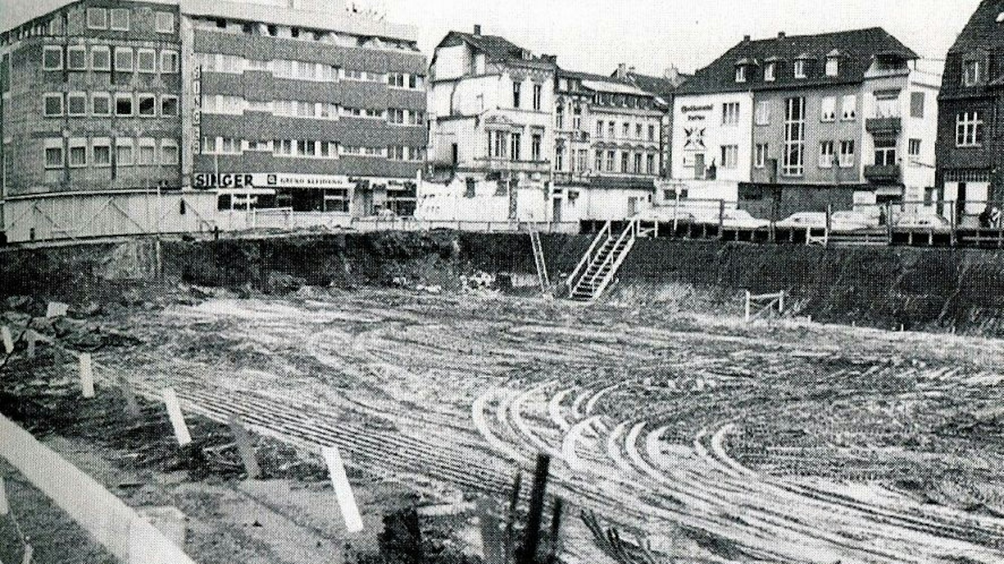 Schwarz-weiße Aufnahme der Baugrube. (Archivbild)