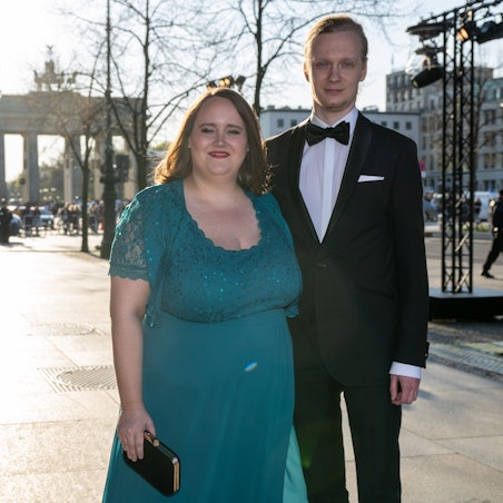 Ricarda Lang, Bundesvorsitzende von Bündnis 90/Die Grünen und ihr Partner Florian Wilsch kommen zum 70. Bundespresseball ·