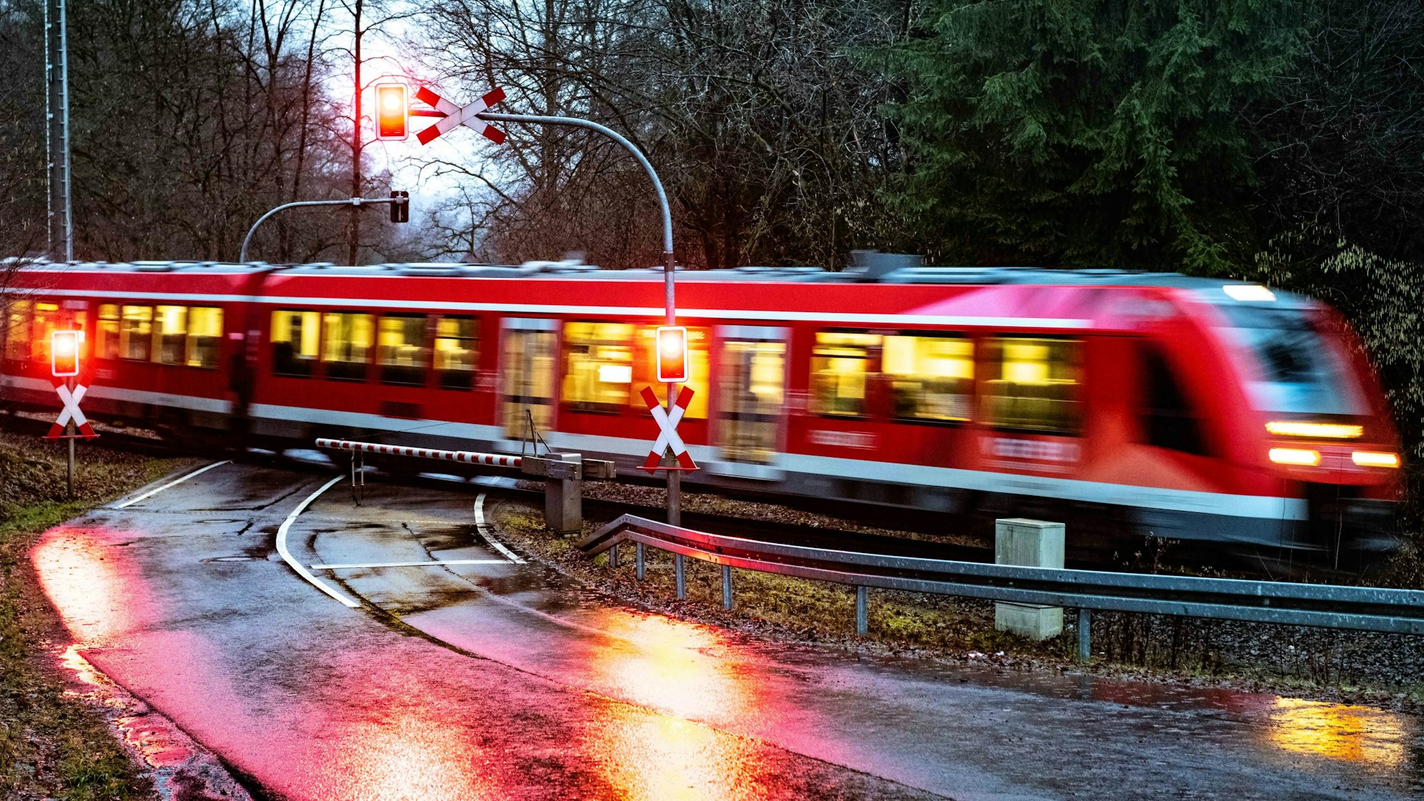 Die RB 25 auf einem Archivfoto, aufgenommen in der Gemeinde Marienheide.