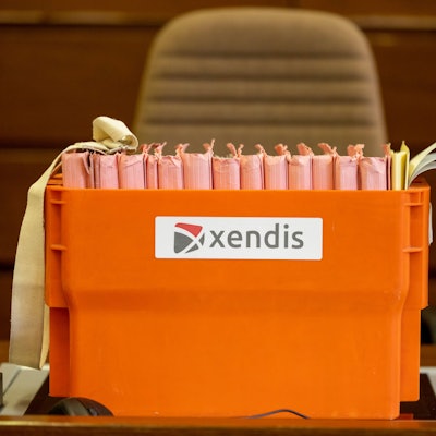 Blick auf die Gerichtsbank: In mehreren Ordnern sind die Vorgänge rund um den Glukose-Fall zusammengefasst.