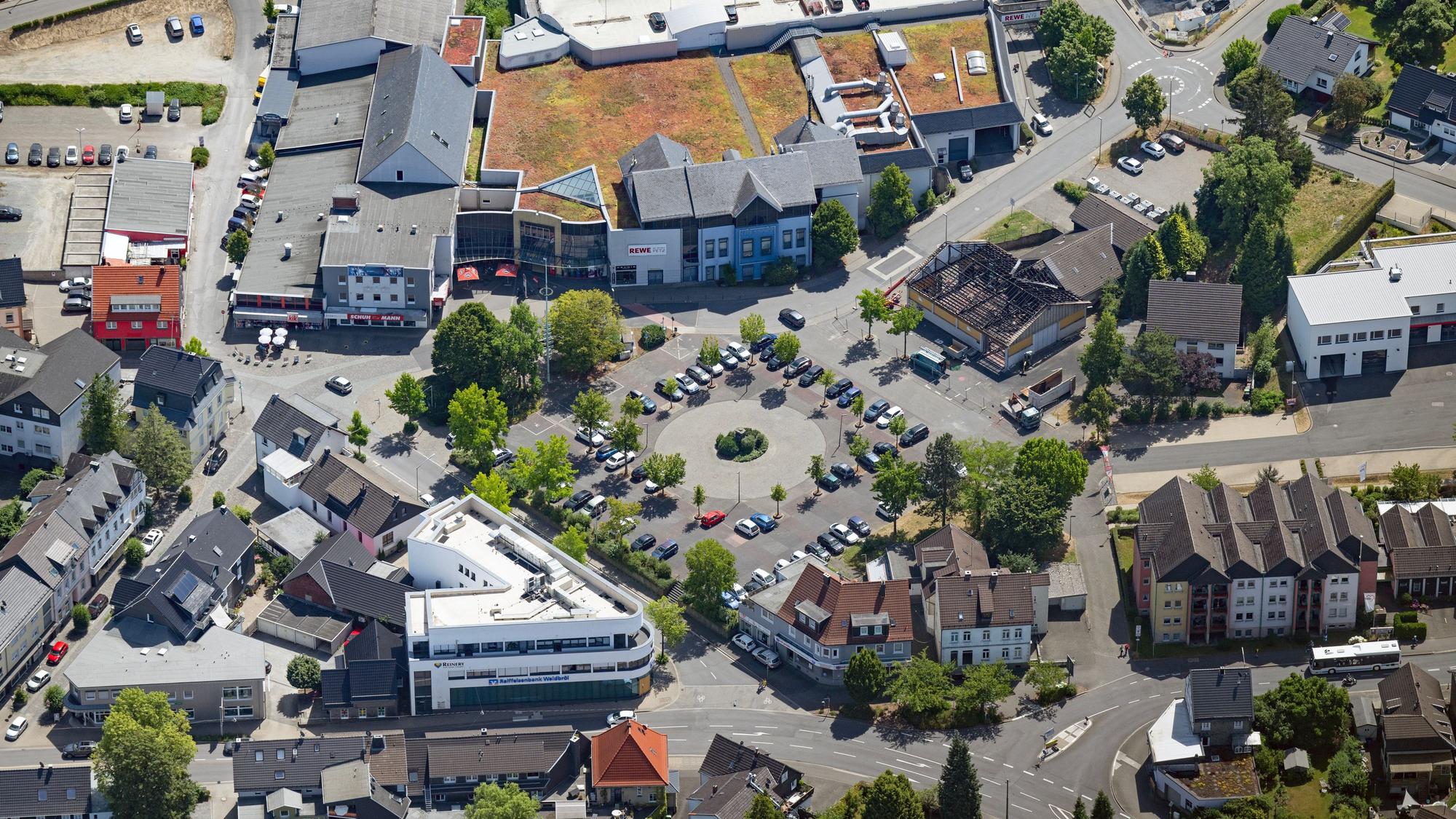 Eine Ansicht auf die Stadt Waldbröl aus der Luft.