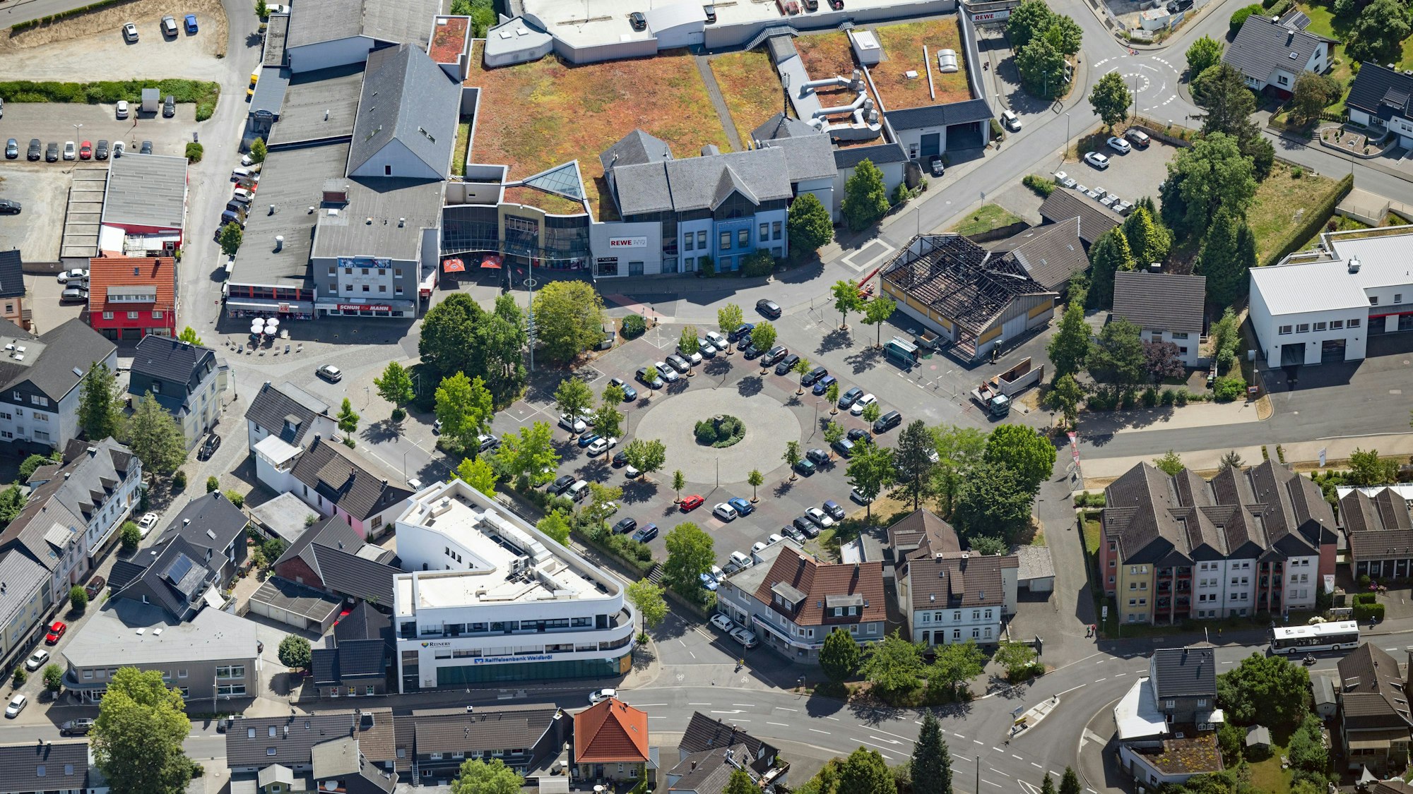 Eine Ansicht auf die Stadt Waldbröl aus der Luft.