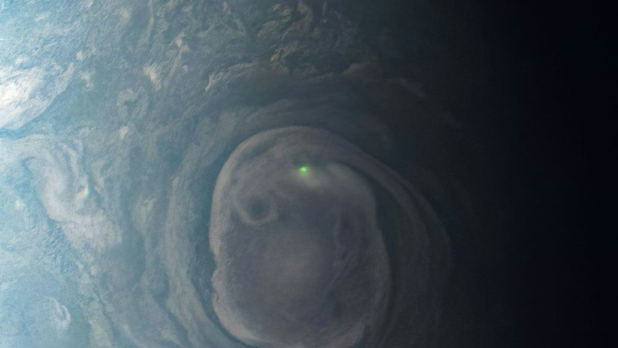Die NASA-Sonde "Juno" machte ein Bild von einem grünen Blitz auf Jupiter.