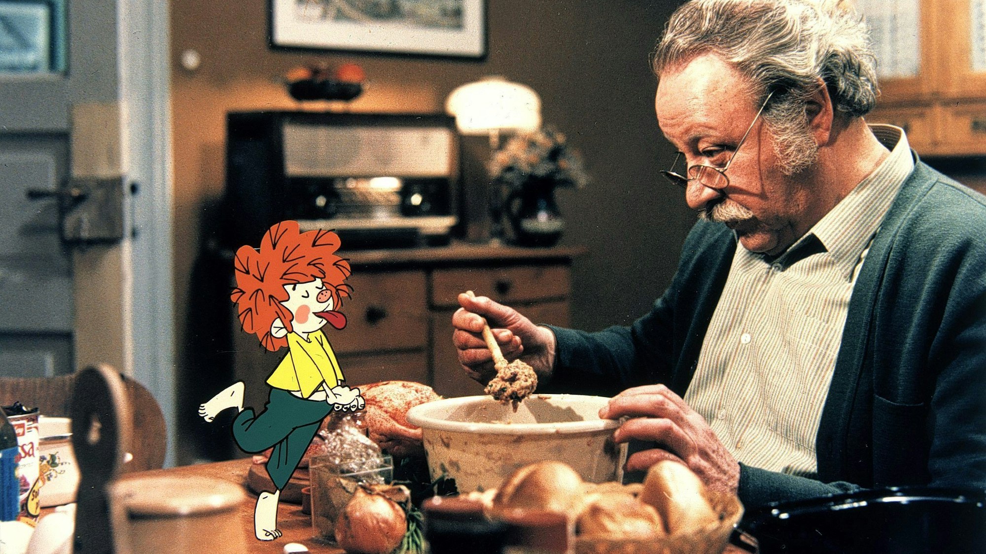Schauspieler Gustl Bayerhammer und der kleine Kobold Pumuckl.