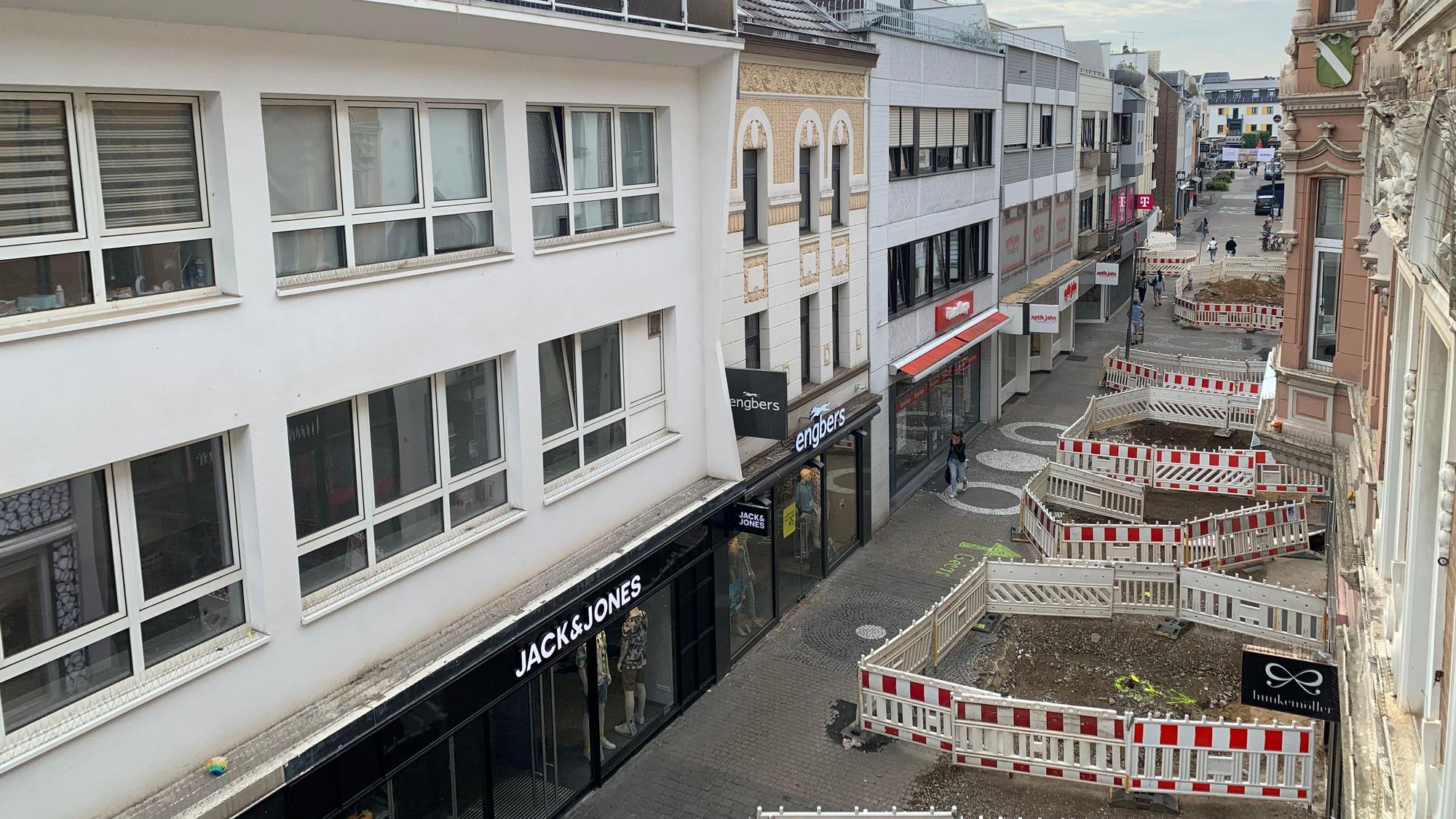 Zahlreiche abgesperrte Baustellen in der Euskirchener Neustraße