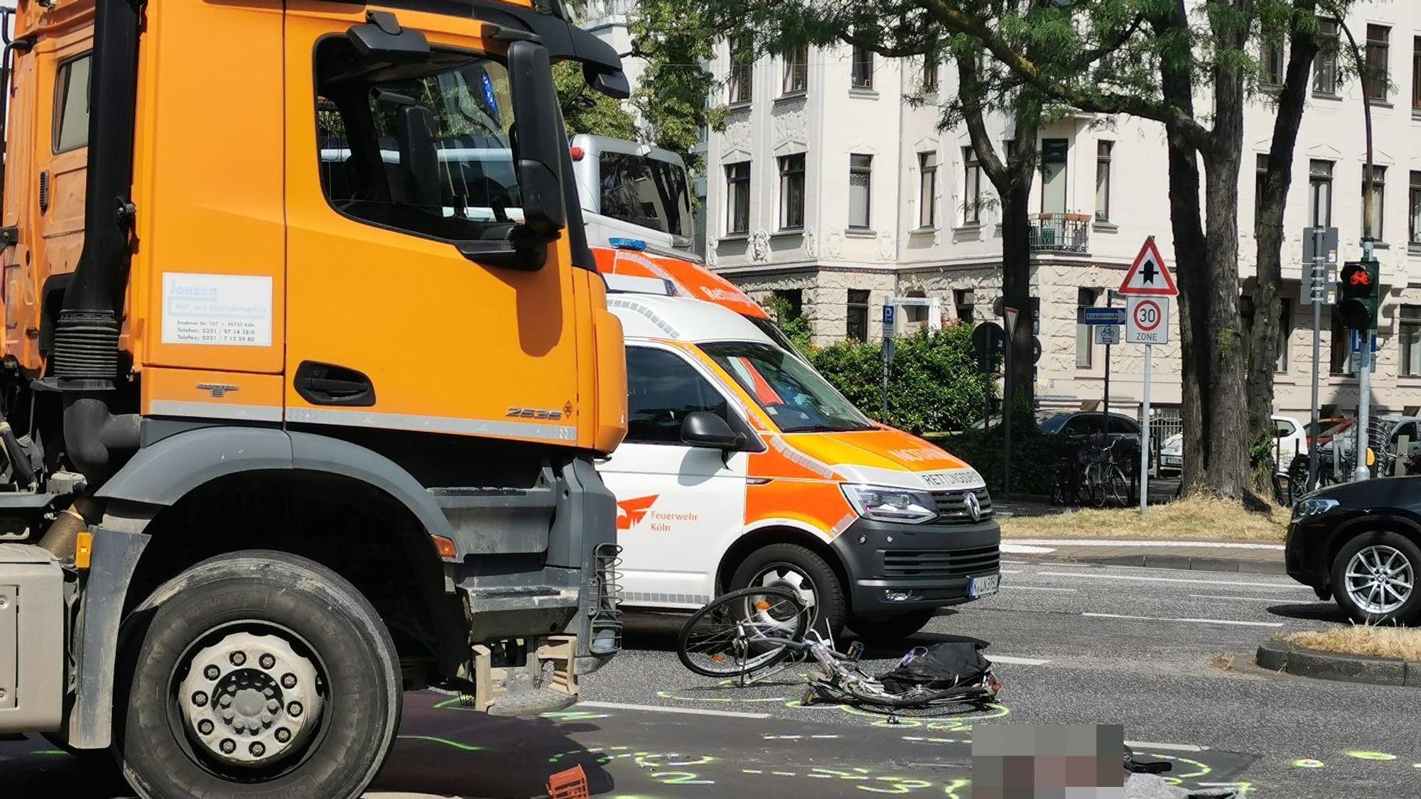 Unfall auf der Riehler Straße in Köln-Nippes