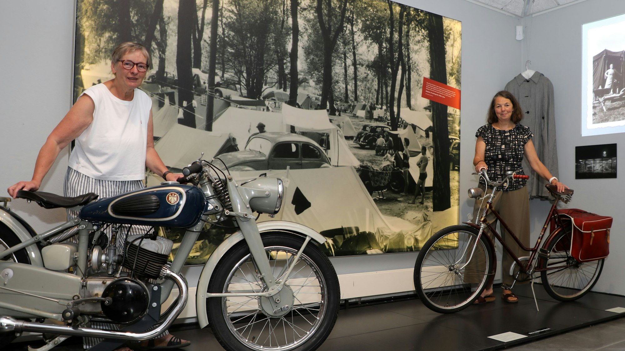 Die Kuratorinnen Beatrix Commandeur (l.) und Annette Schrick