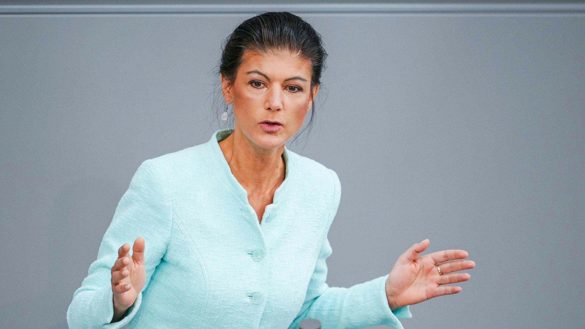 Sahra Wagenknecht (Die Linke) spricht bei der Sitzung des Bundestags.
