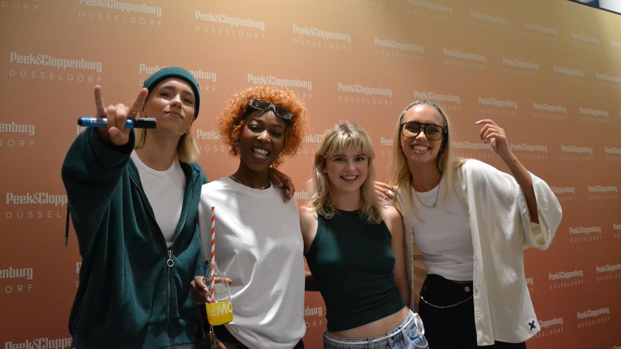 Hauptdarstellerinnen unter sich: Lena Mantler (von links), Jobel Mokonzi, Sinje Irslinger und Lisa Mantler.