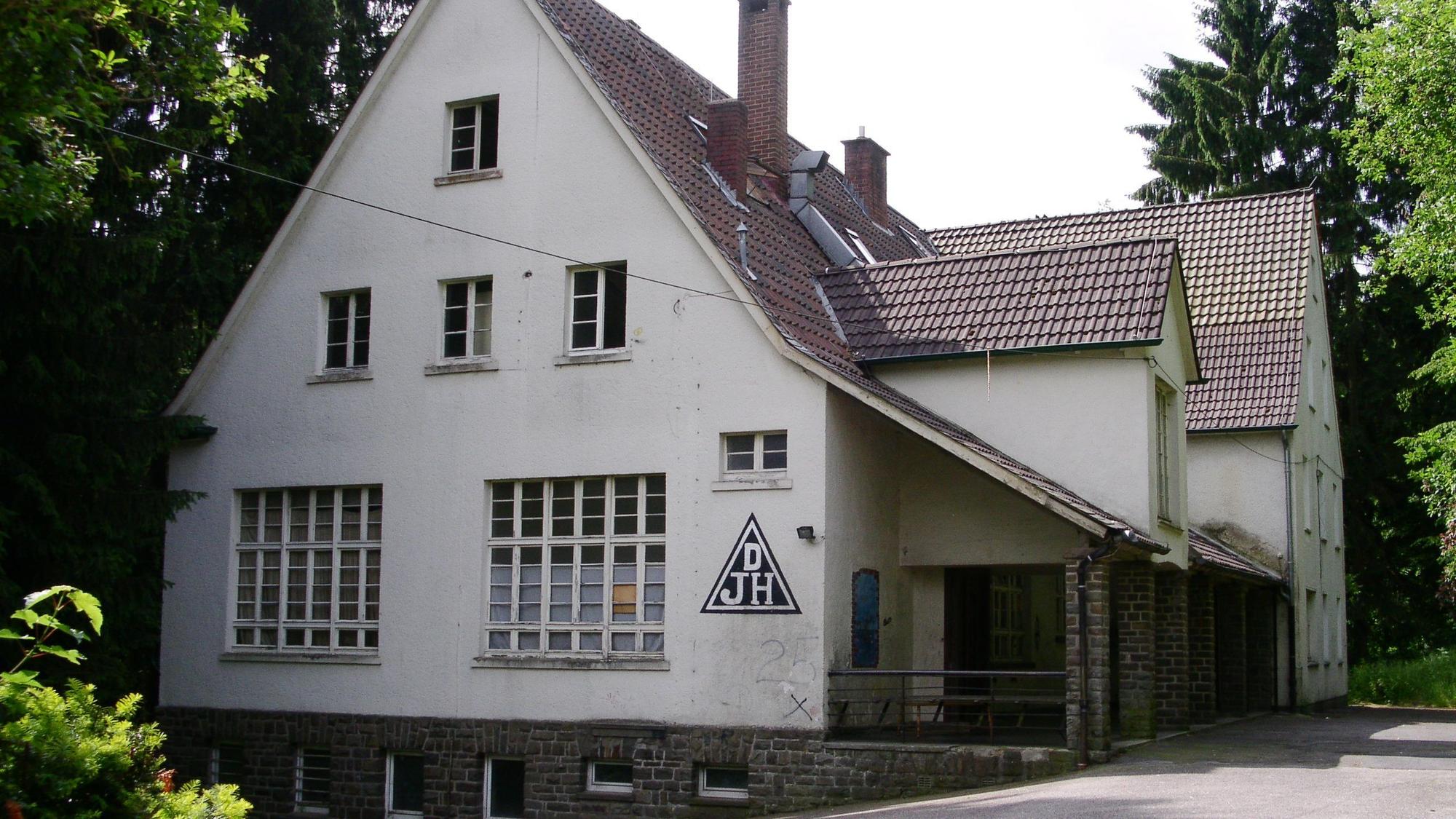 Das Foto zeigt die 2007 abgebrochene Jugendherberge Kürten.