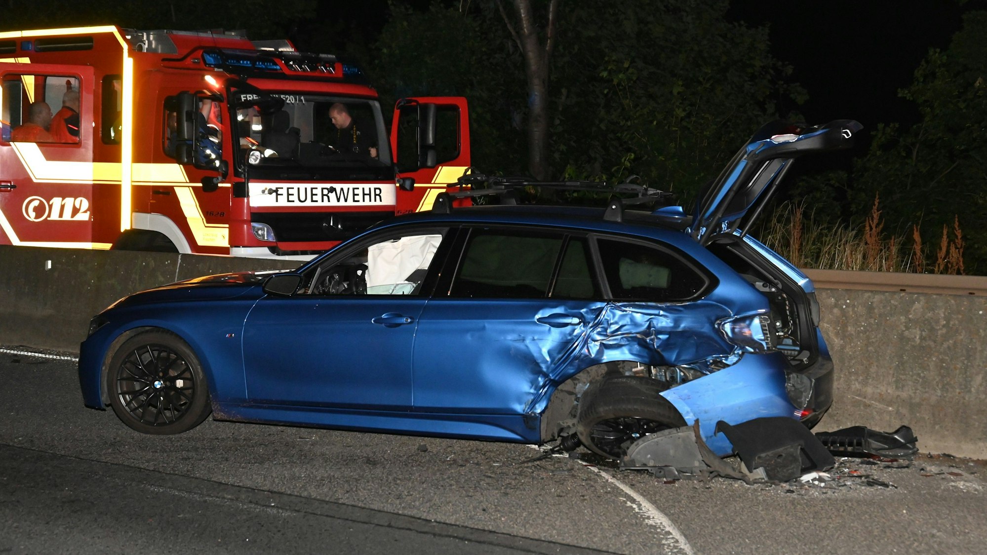 Die Feuerwehr am Unfallort.