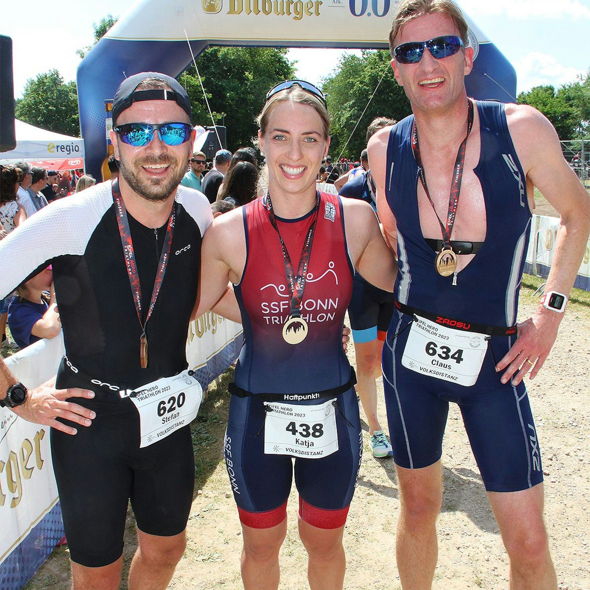 Die Teilnehmerin mit zwei Teamkollegen.