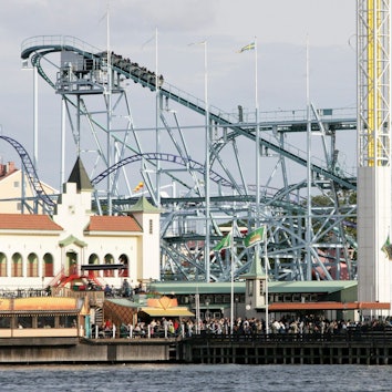 Eine Gesamtansicht der Jetline-Achterbahn.