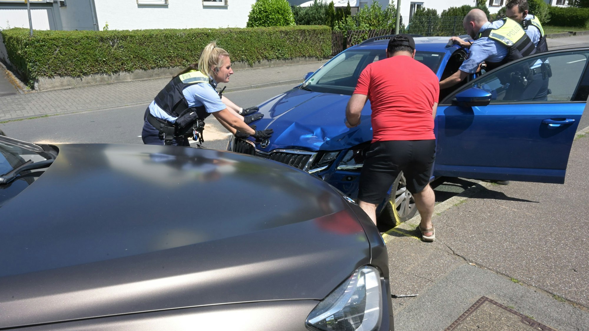 Das Foto zeigt die Unfallstelle an der Siegburger Straße in Overath.