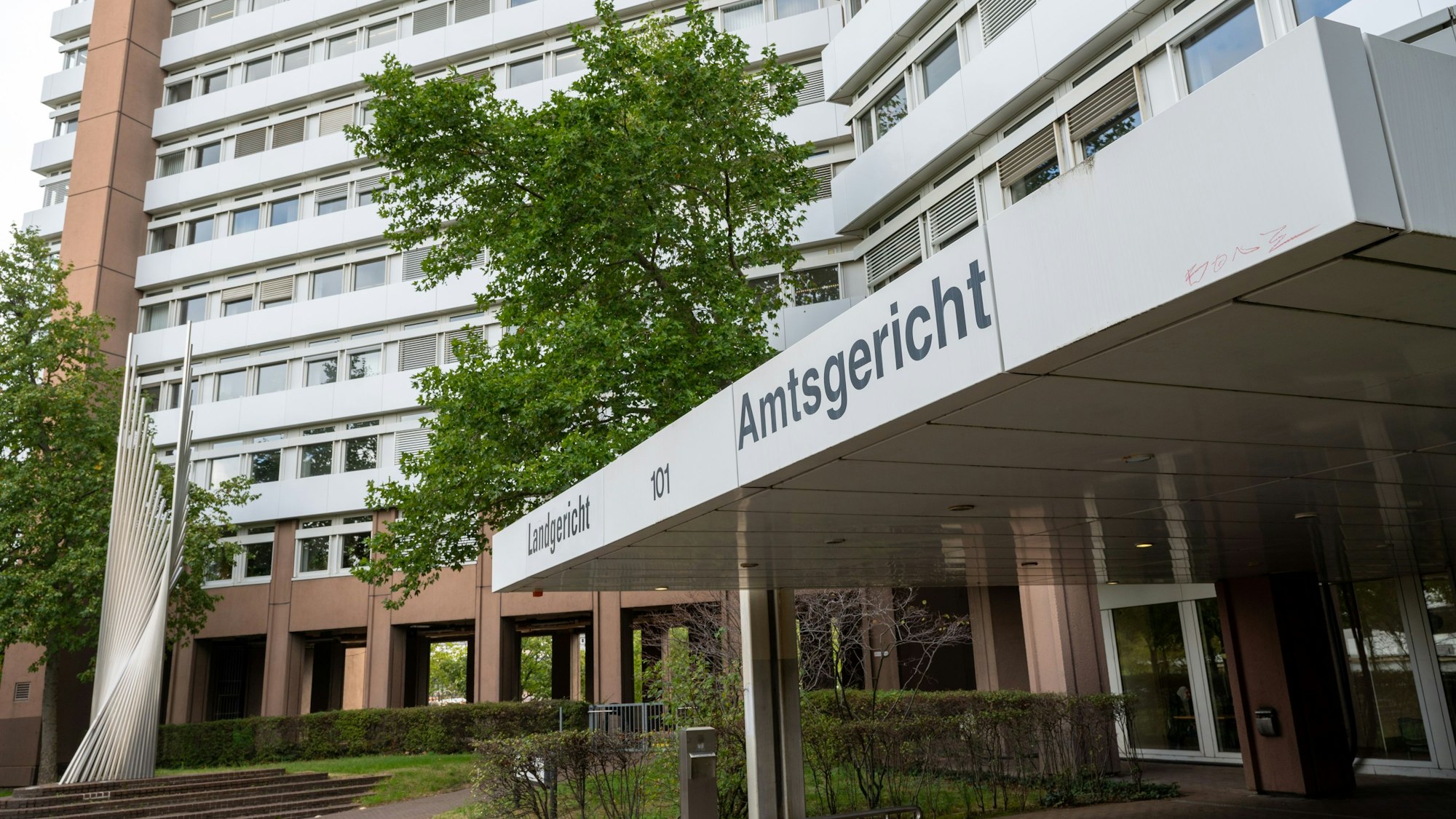 Aufnahme vom Eingang des Amtsgerichts in Köln. (Archivbild)