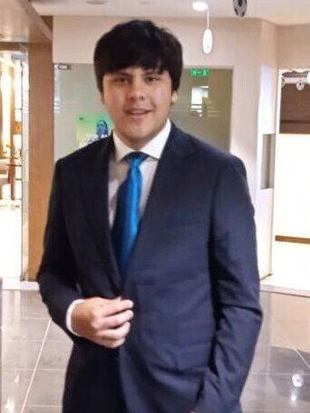 Suleman Dawood im Anzug.