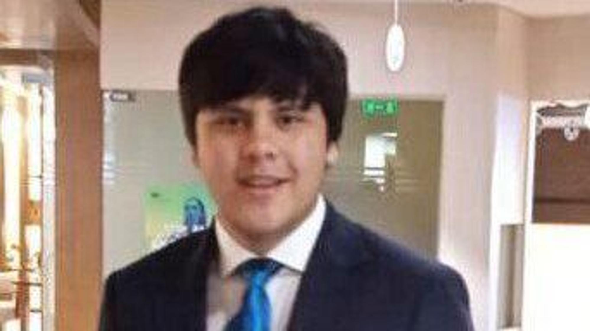 Suleman Dawood im Anzug.