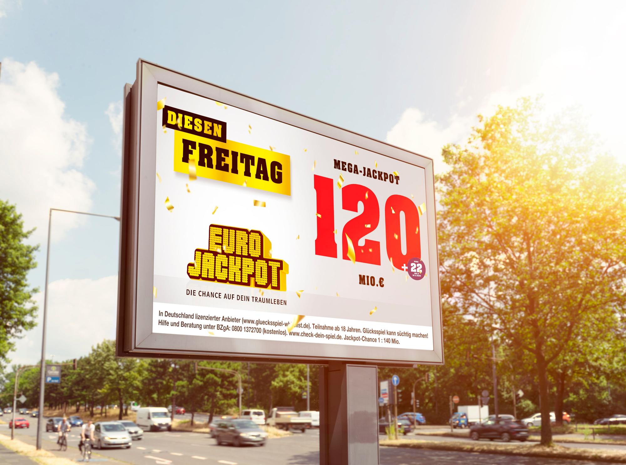 Eurojackpot-Schild an Straße.