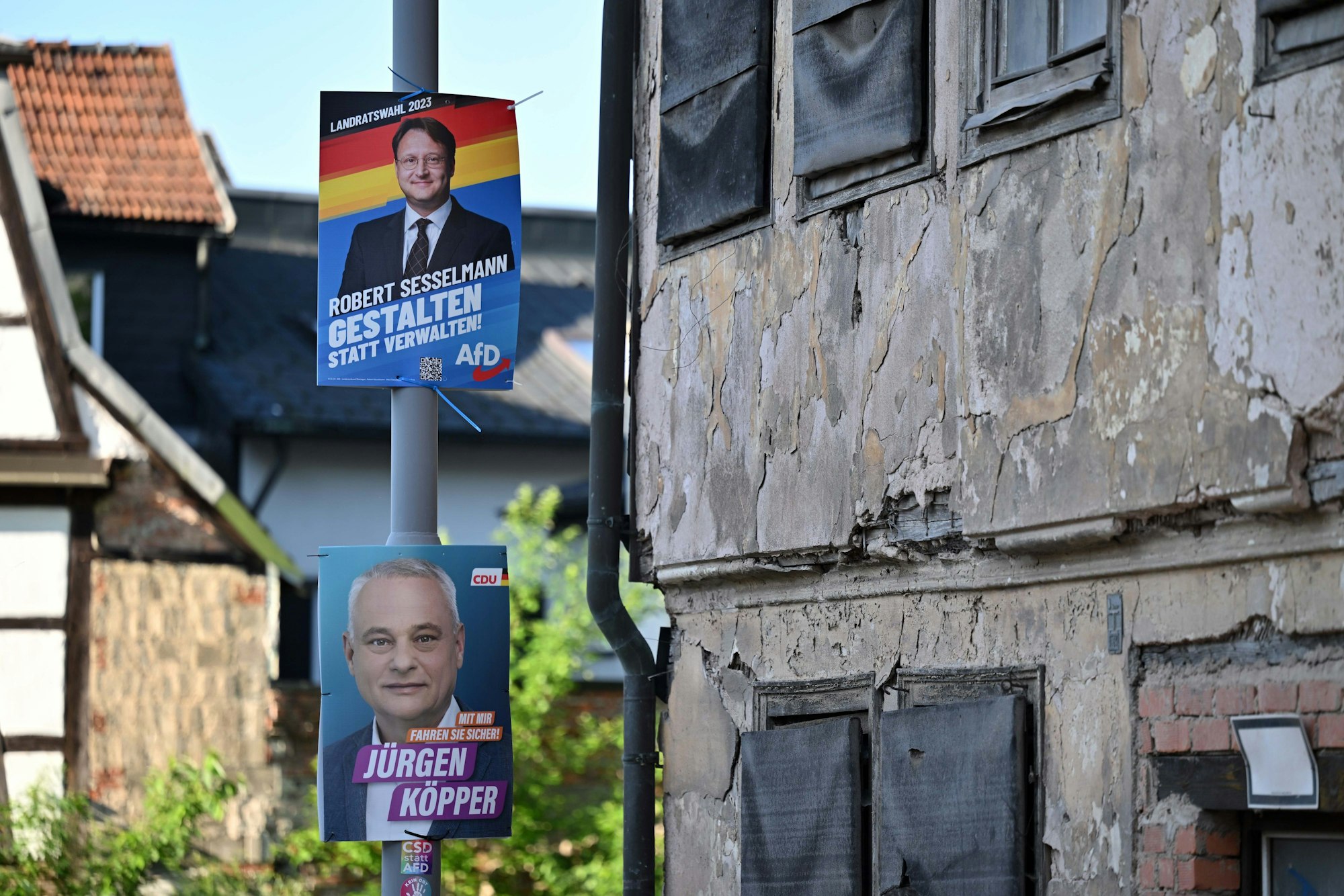 Sonneberg: Wahlplakate in der Sonneberger Innenstadt am Tag der Stichwahl